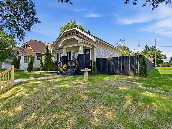 2nd image of 5565 N 32nd STREET
