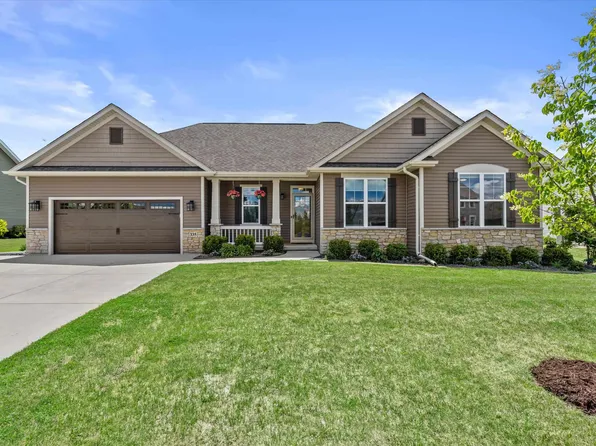 335 Deer Meadow Dr, Fredonia, WI 53021
