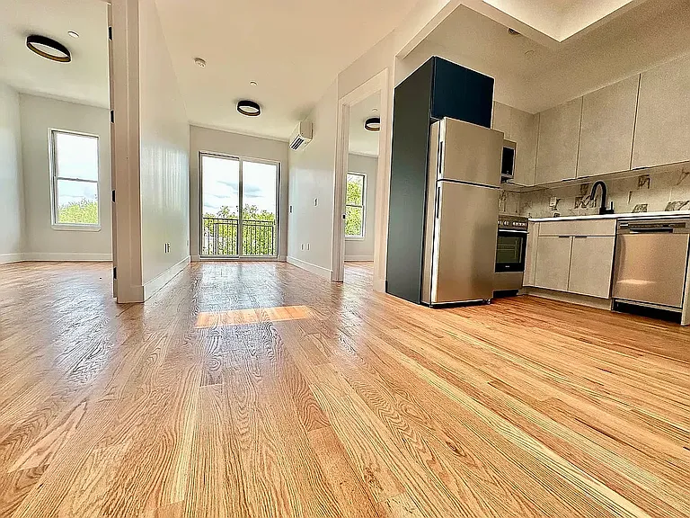 959 Metropolitan Ave #3B — Photo 4
