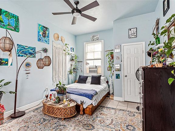 3rd image of 2519 Acacia St