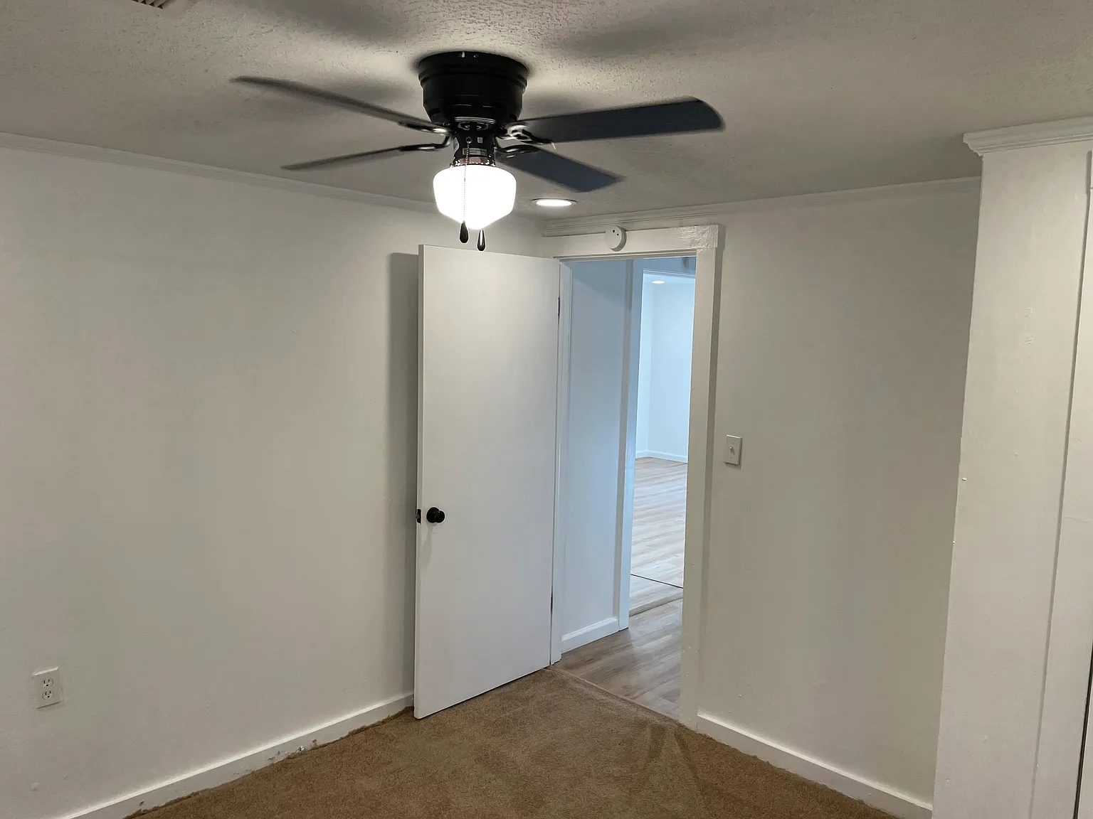 3 bed, 1.5 bath, 1056 sqft, $1,253 — Photo 2