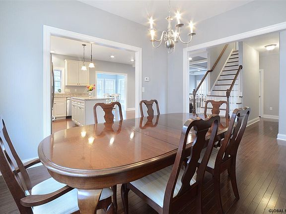 3rd image of 128 Lakepointe Way