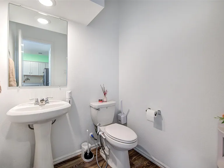 26627 Ledgemont Dr — Photo 4