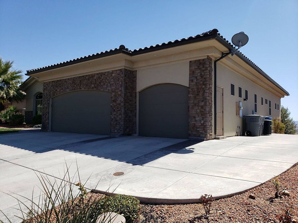 2nd image of 620 E Amiata Way