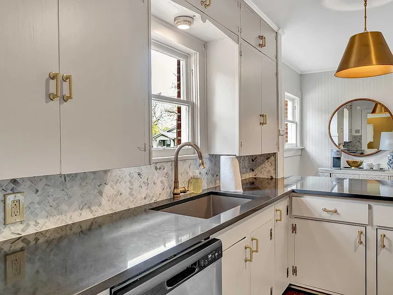 606 W Dobbs St — Photo 11