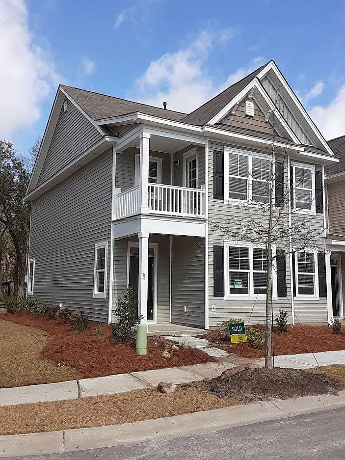 3 bed, 2.5 bath, 2002 sqft, $2,850 — Photo 1