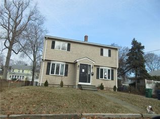 29 Spectacle Ave, Warwick, RI 02888