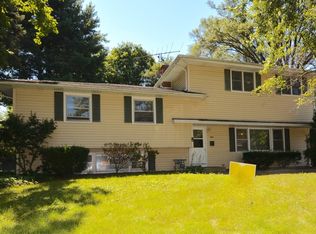226 Elmwood Dr, Naperville, IL