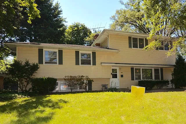 226 Elmwood Dr photo 1