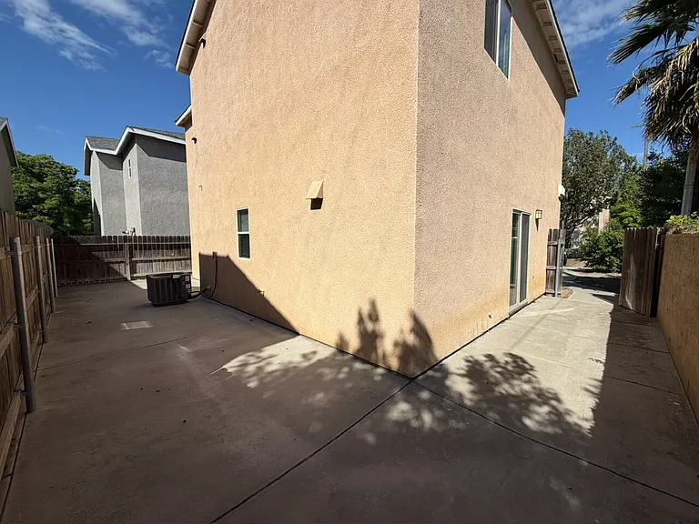 324 Olive Way — Photo 3