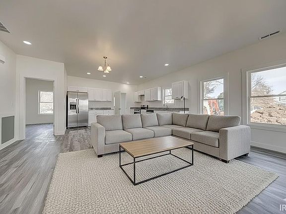 4th image of 122 N Lincoln Ave