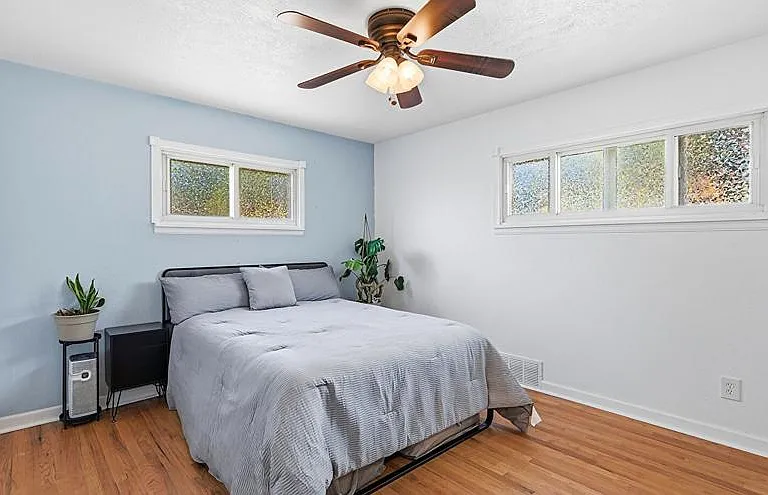 2309 Newark St — Photo 4