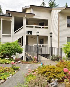 23401 Lakeview Drive #J105, Mountlake Terrace, WA, 98043