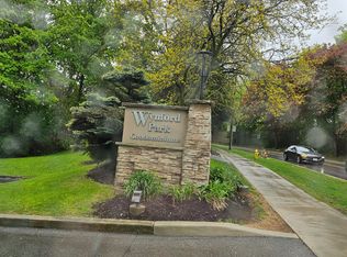 10 Edgecliff Golfway #1711, Toronto, ON M3C 3A3
