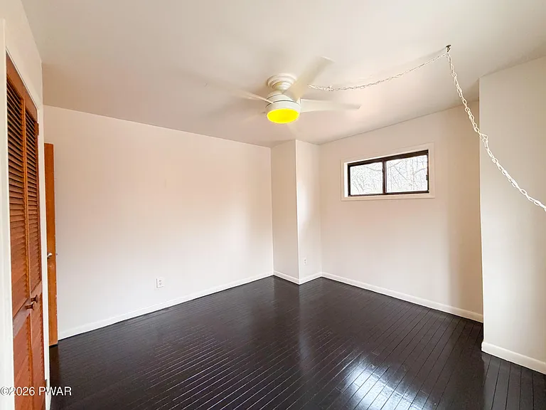 811 Hickory Ct — Photo 9