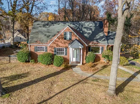 705 Woodcrest Dr, Winston Salem, NC 27104
