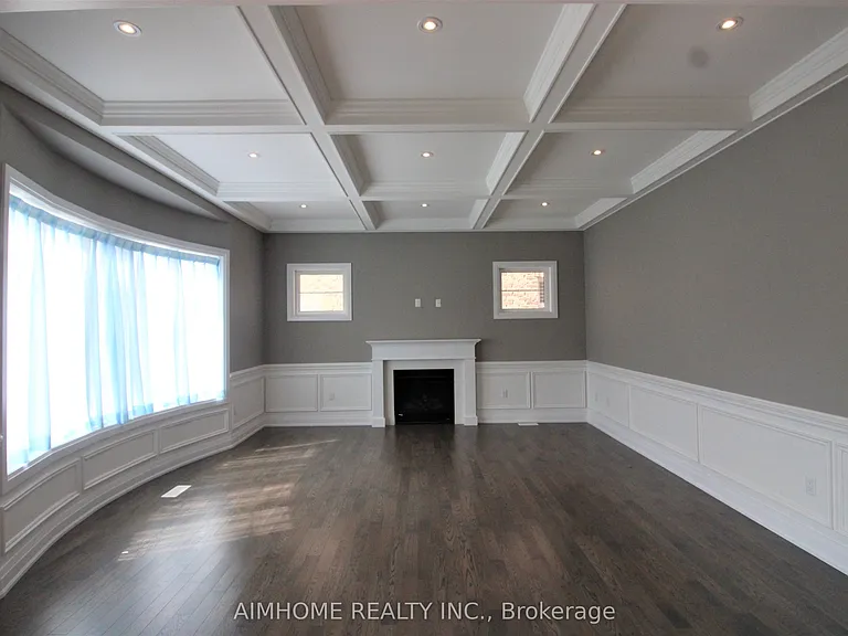 151 Bridgepointe Ct — Photo 2