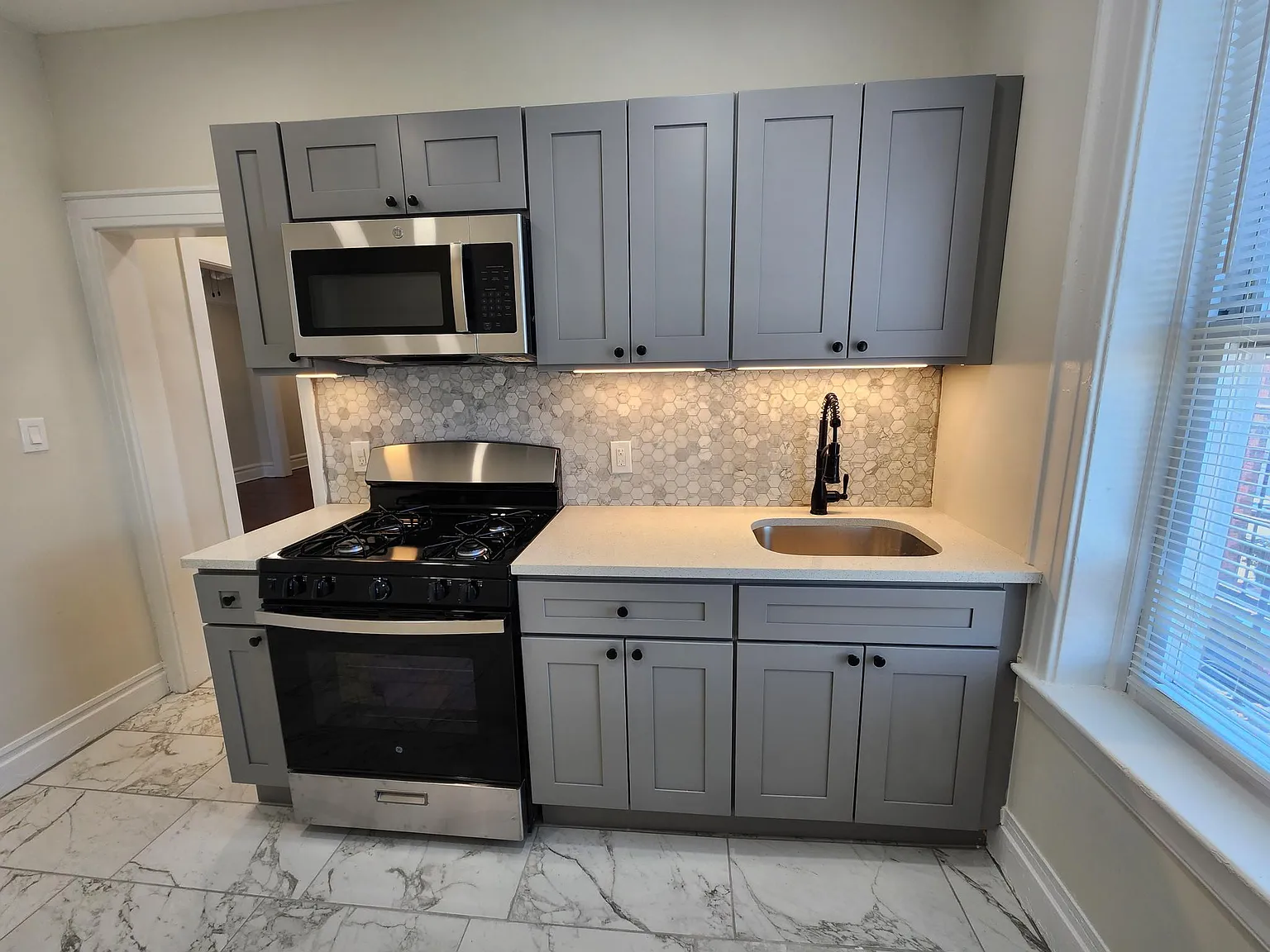1 bed, 800 sqft, $1,795 — Photo 2