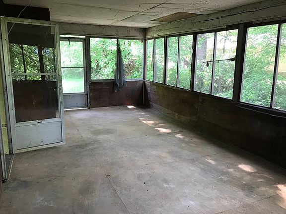 4th image of 1355 Hogan St