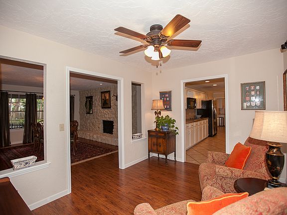 Sitting room could be dining room