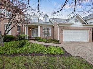 2529 E Chesapeake Pl, Westchester, IL 60154