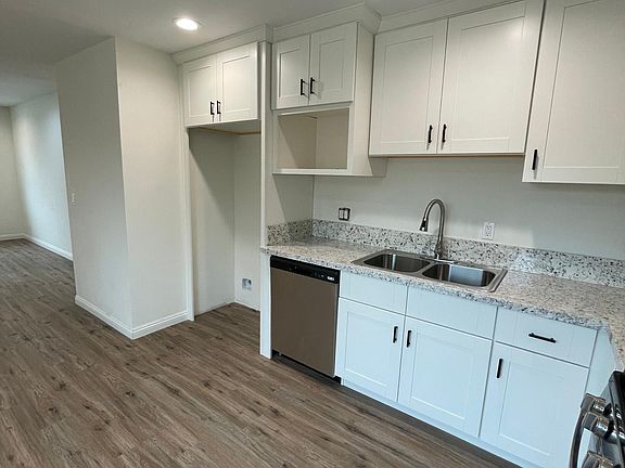 2nd image of 147 N Pasadena Ave #145