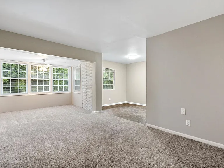 Winthrop Apartments — Photo 21