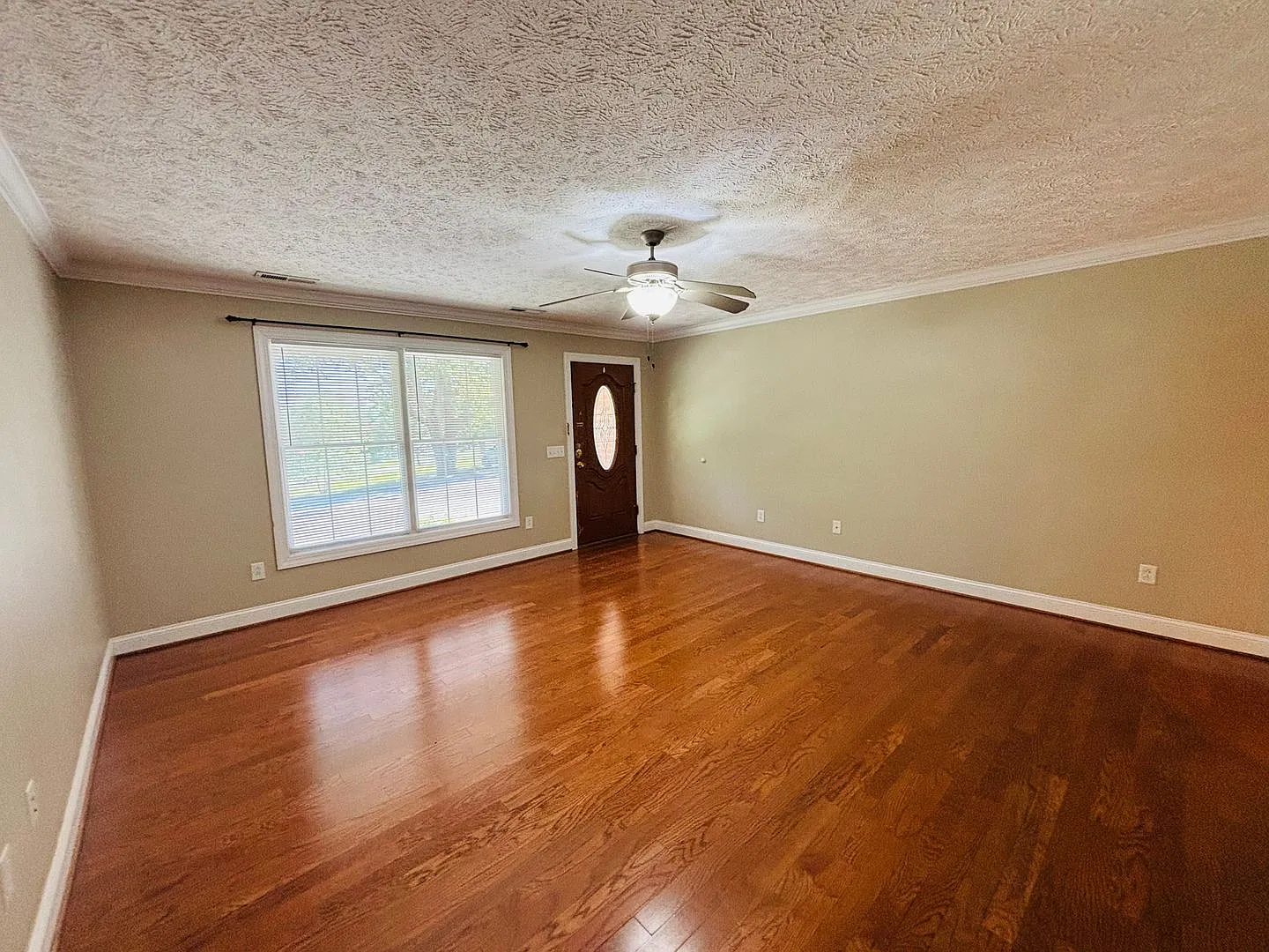 3 Bedroom, 2 Bath Townhouse — Photo 4