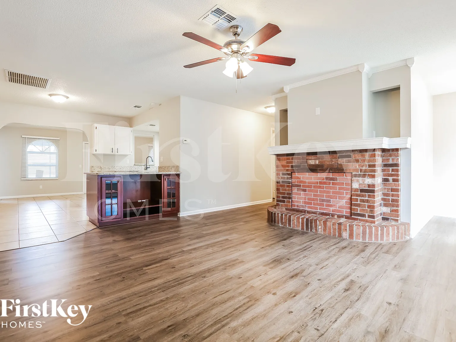3 bed, 3.0 bath, 1861 sqft, $1,735 — Photo 2