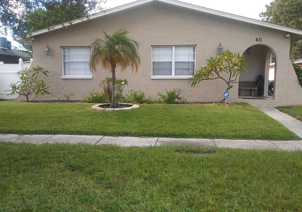 1st image of 611 90th Ave N