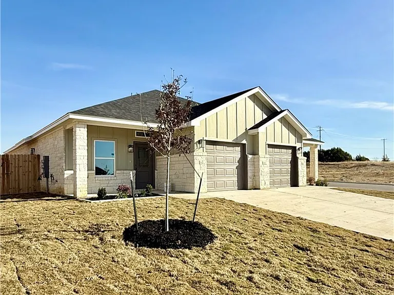 102 Leon Ln #A — Photo 2