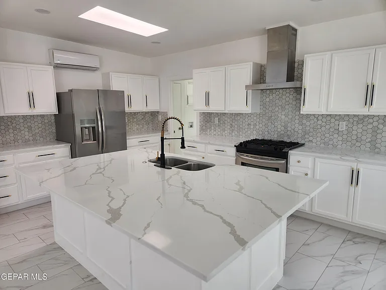6728 Amposta Dr — Photo 19