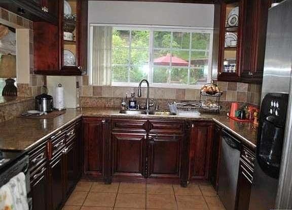 3rd image of 651 S Grandridge Ave