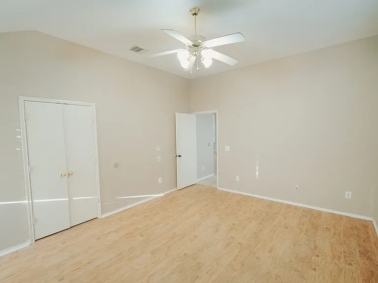 218 Canyon Lake Dr — Photo 9
