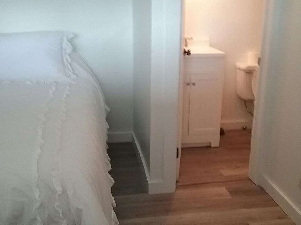 Lowel level bedroom