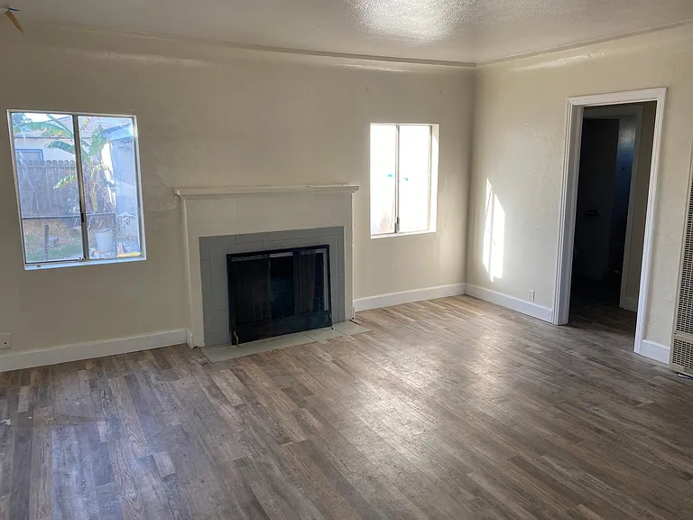 1035 W Peralta Way — Photo 3