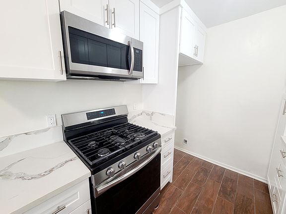 4th image of 627 N Benton Way #2