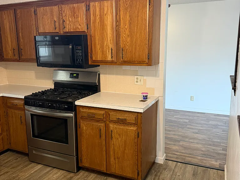 908 S East St — Photo 13