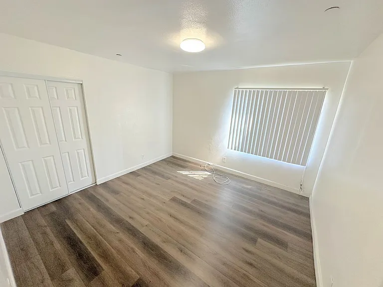2051-2053 W 54th St #2051 — Photo 9
