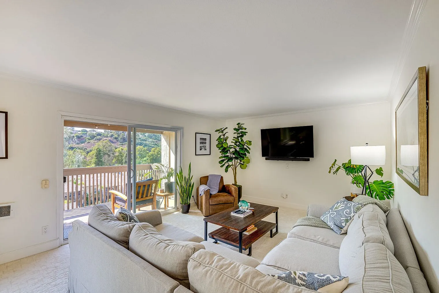 1 bed, 1.0 bath, 688 sqft, $4,432 — Photo 3