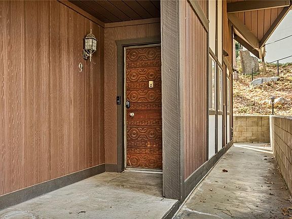 5th image of 966 Willow Creek Rd APT 9
