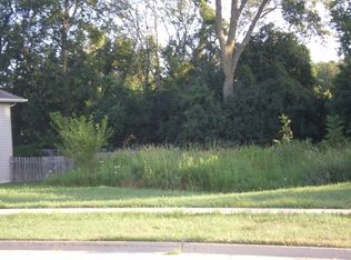 631 Barbary Ln, Woodstock, IL 60098
