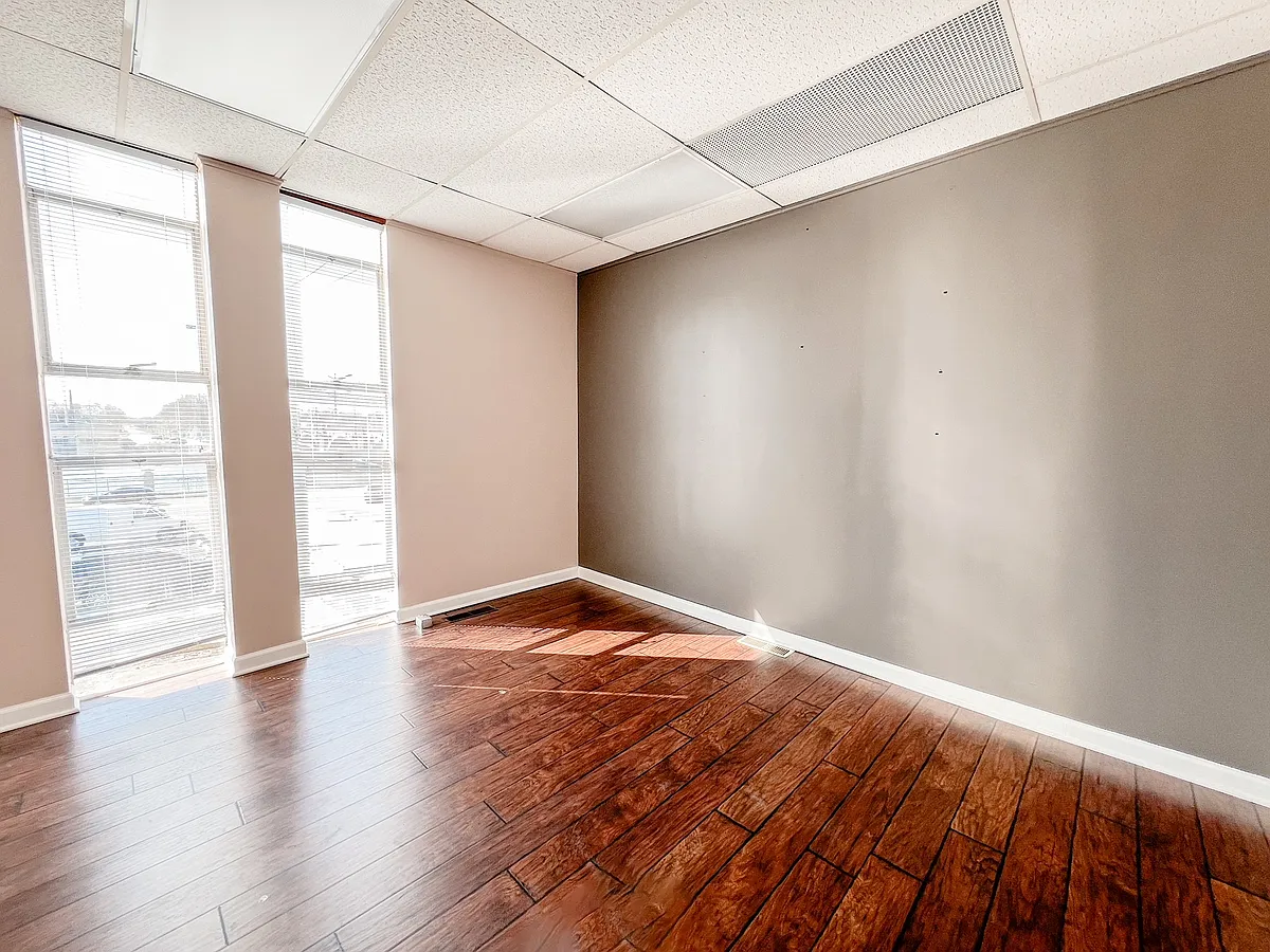 Building Photo - 555 S Schuyler Ave #280