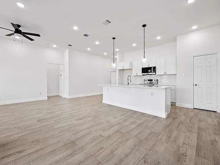 202 Dover Dr — Photo 6