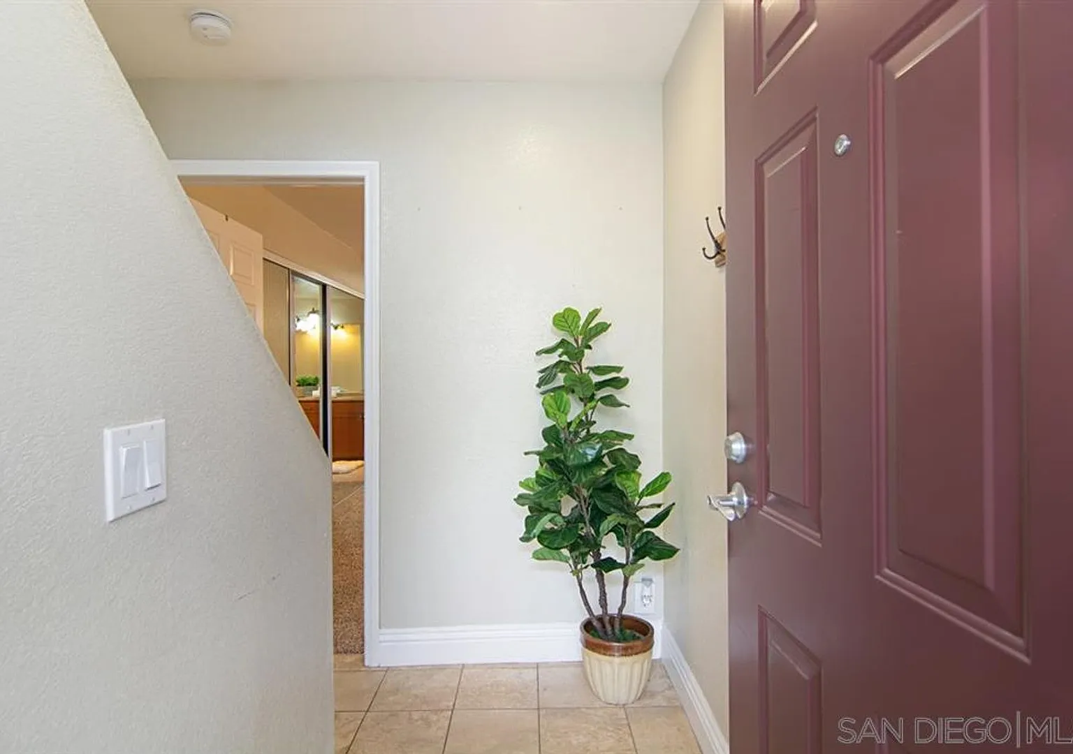 Spacious 2 Bedroom Townhome In Point Loma — Photo 4