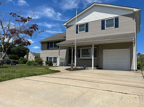 21 McKinley St, Islip Terrace, NY 11752