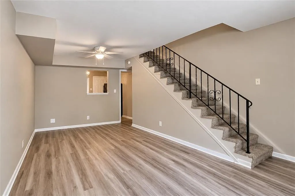 2 bed, 1.0 bath, 7168 sqft, $1,497 — Photo 4