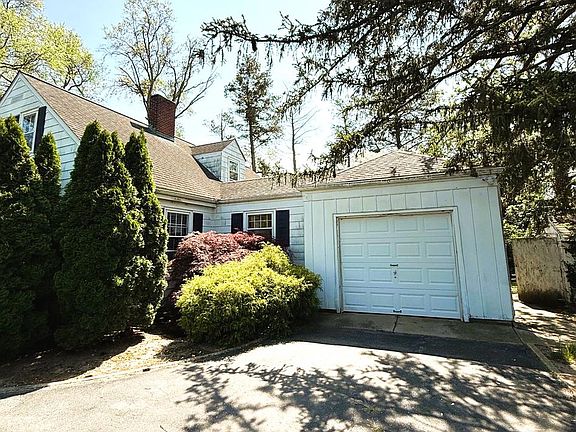 3rd image of 4 E Finley Rd