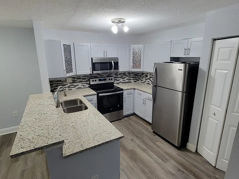 5742 Baywater Dr — Photo 4