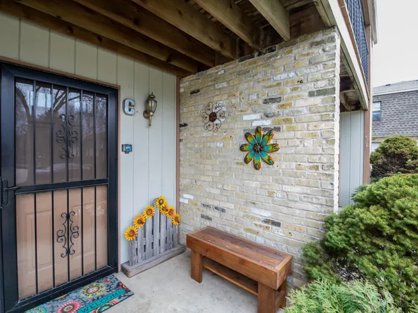 11515 W Orchard Ct, West Allis, WI 53214